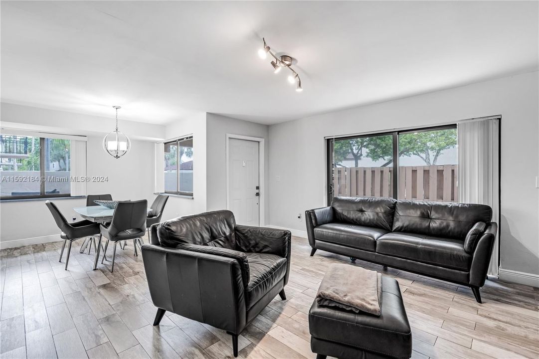 Active With Contract: $440,000 (3 beds, 2 baths, 1289 Square Feet)