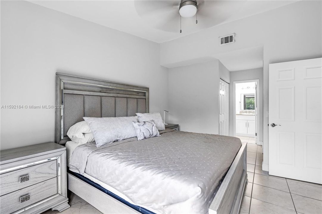 Active With Contract: $440,000 (3 beds, 2 baths, 1289 Square Feet)