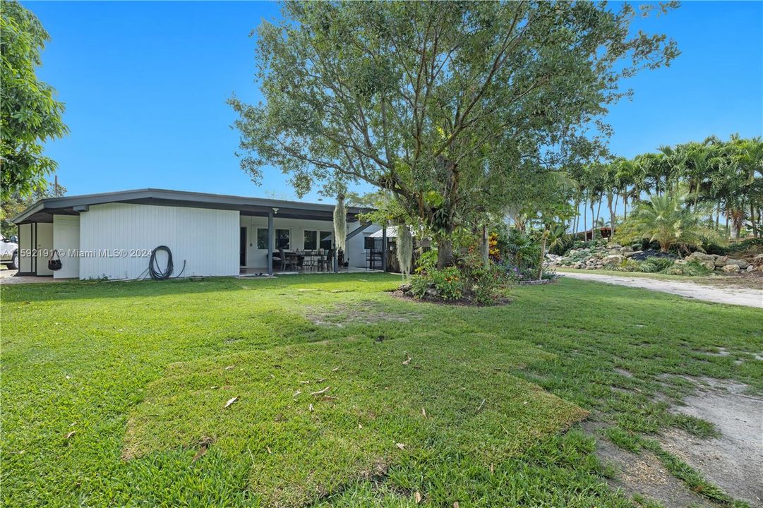 For Sale: $825,000 (3 beds, 2 baths, 1451 Square Feet)