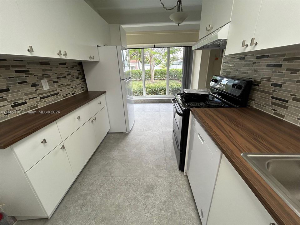 For Rent: $2,325 (2 beds, 2 baths, 1080 Square Feet)