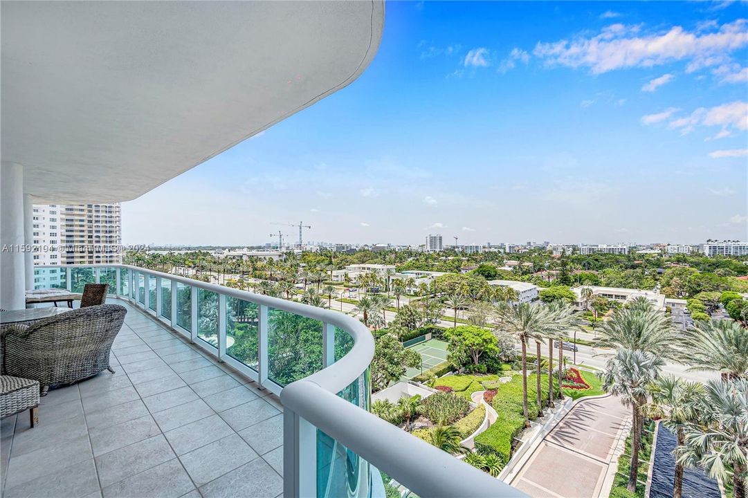 Active With Contract: $3,500,000 (2 beds, 3 baths, 3110 Square Feet)