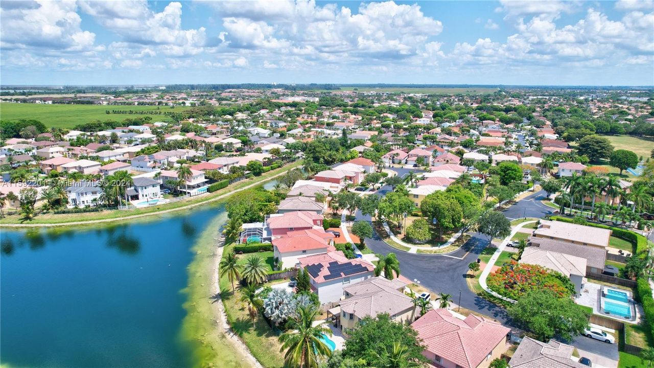 For Sale: $850,000 (4 beds, 2 baths, 2716 Square Feet)