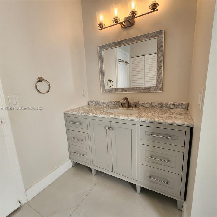Active With Contract: $1,700 (1 beds, 1 baths, 400 Square Feet)
