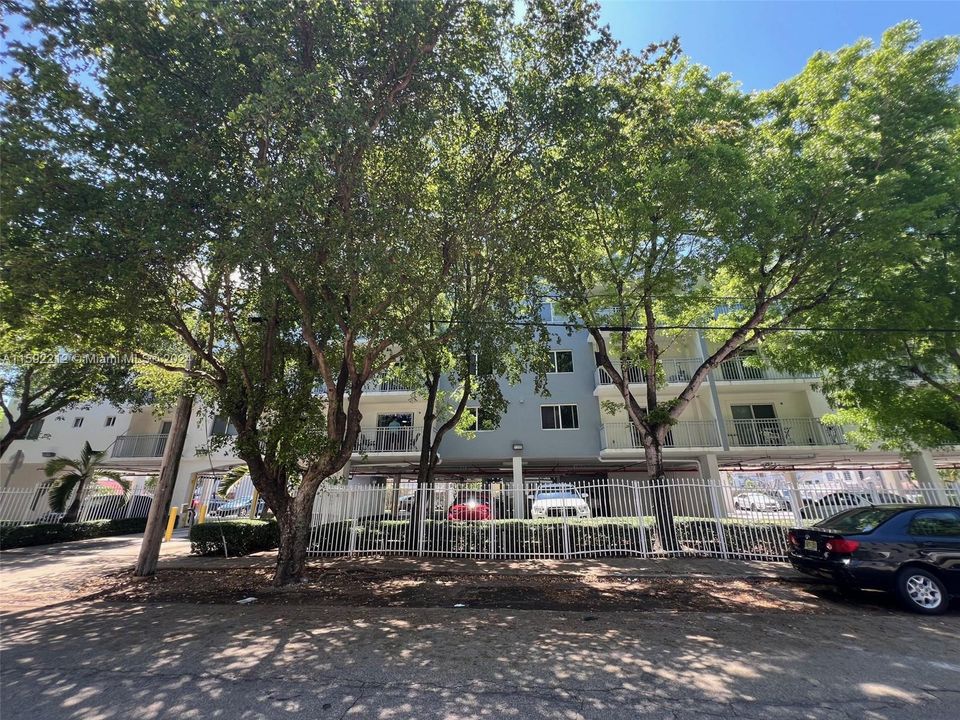 Recently Sold: $214,000 (1 beds, 1 baths, 634 Square Feet)