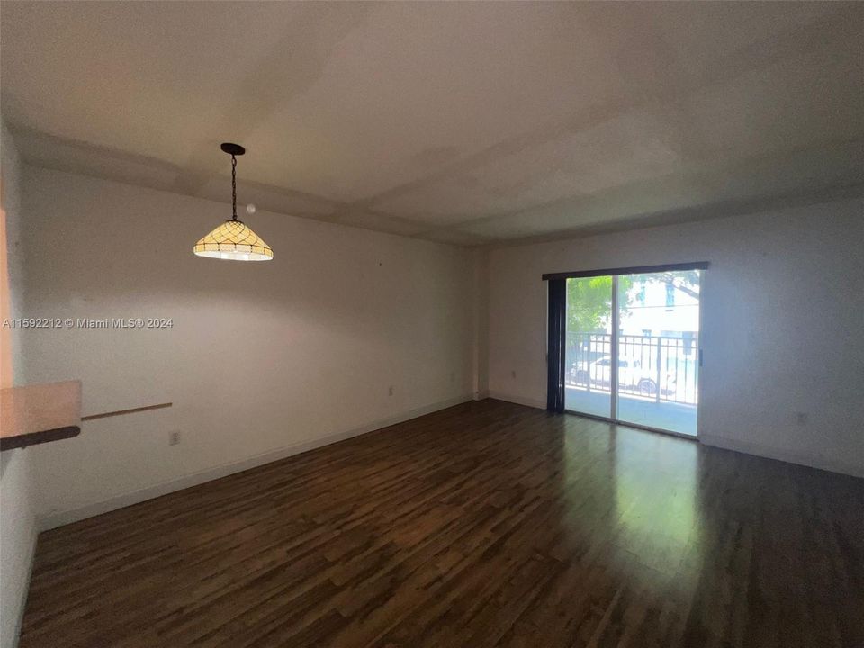 Vendido Recientemente: $214,000 (1 camas, 1 baños, 634 Pies cuadrados)