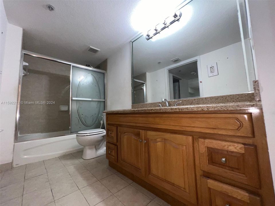 For Sale: $214,000 (1 beds, 1 baths, 634 Square Feet)