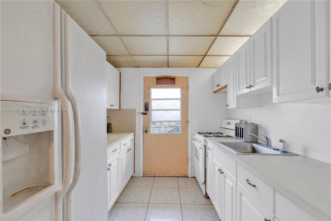 For Sale: $190,000 (2 beds, 2 baths, 1012 Square Feet)