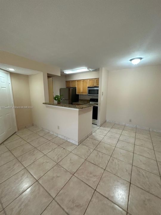 For Rent: $1,900 (1 beds, 1 baths, 805 Square Feet)