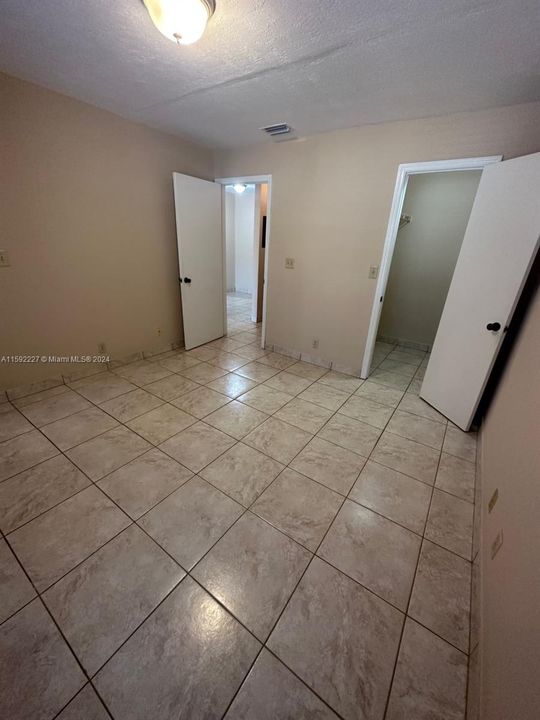 For Rent: $1,900 (1 beds, 1 baths, 805 Square Feet)