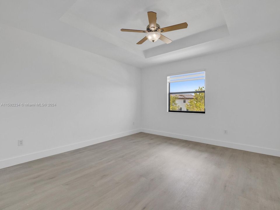 Active With Contract: $4,000 (4 beds, 2 baths, 1793 Square Feet)