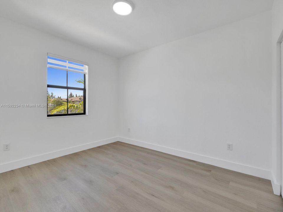 Active With Contract: $4,000 (4 beds, 2 baths, 1793 Square Feet)