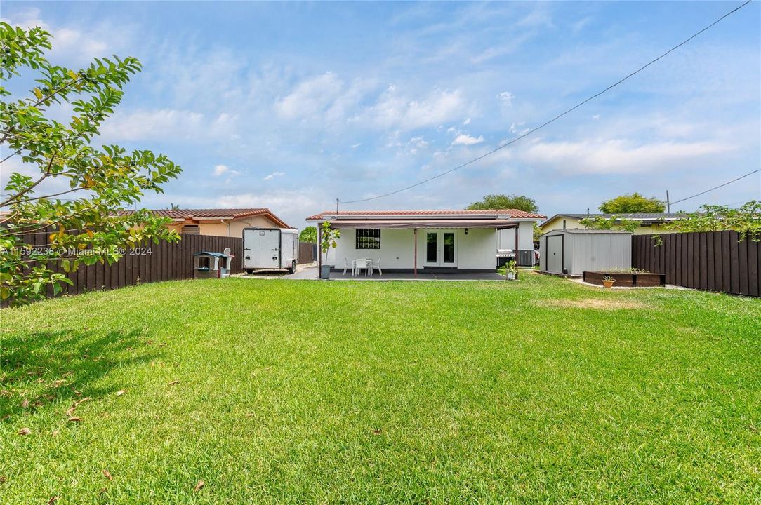 For Sale: $730,000 (3 beds, 2 baths, 1424 Square Feet)