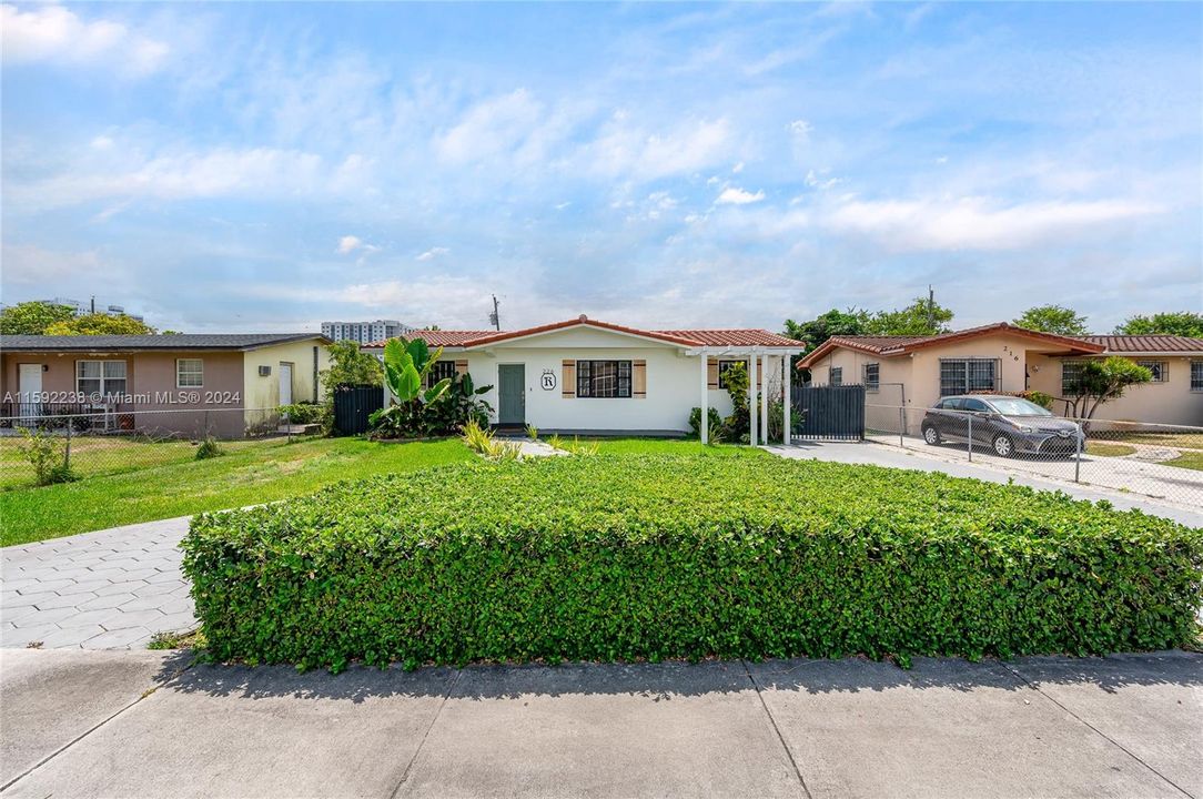 For Sale: $730,000 (3 beds, 2 baths, 1424 Square Feet)