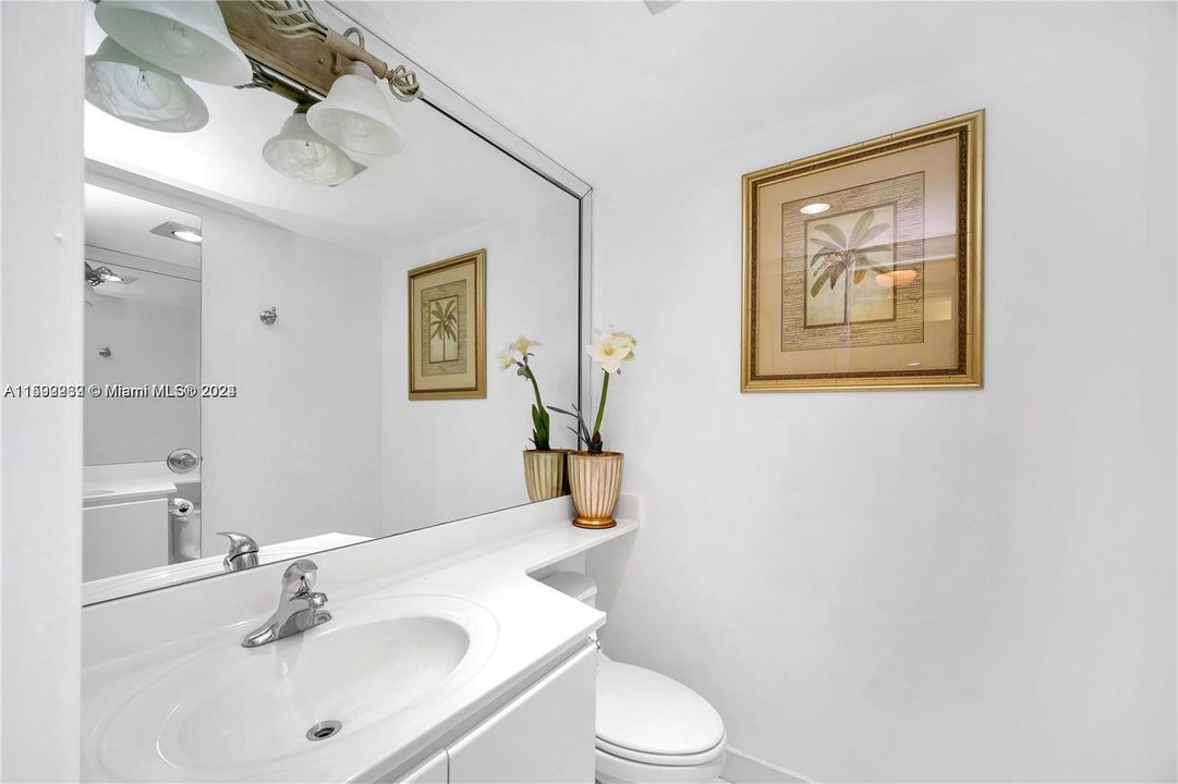 For Sale: $339,000 (1 beds, 1 baths, 1000 Square Feet)