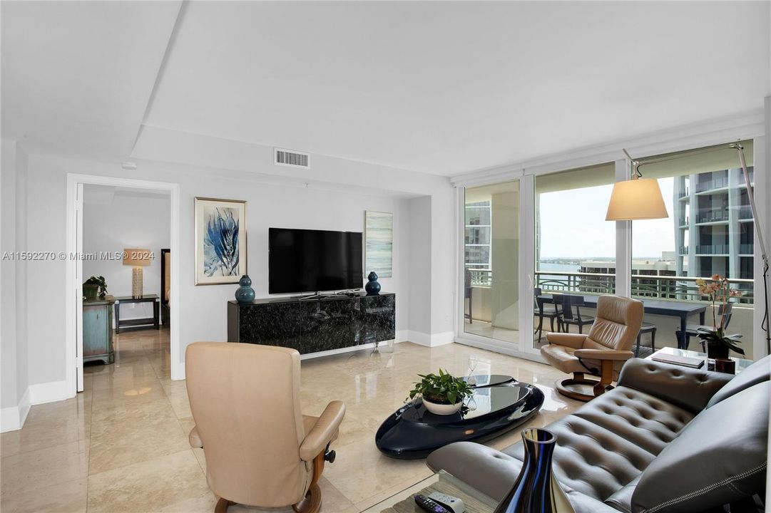 For Sale: $3,150,000 (2 beds, 2 baths, 1581 Square Feet)