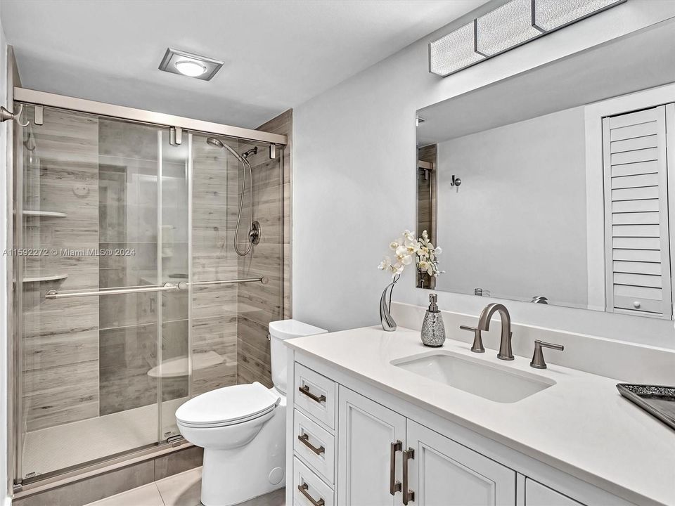 For Sale: $329,000 (2 beds, 2 baths, 1156 Square Feet)