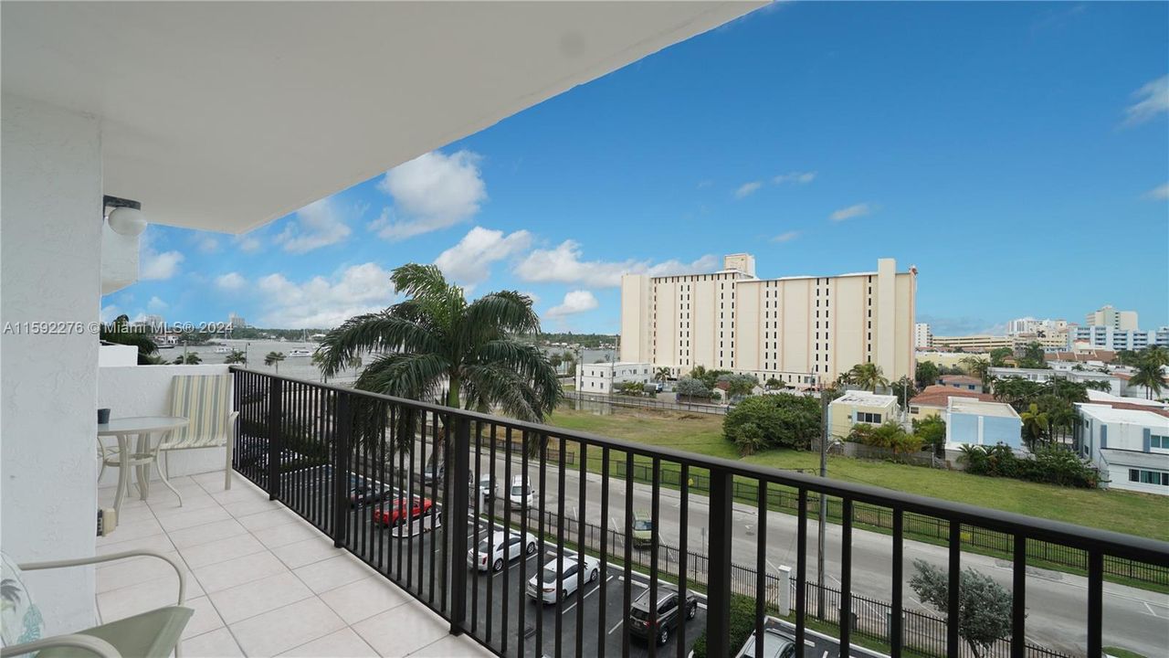For Sale: $667,900 (2 beds, 2 baths, 1570 Square Feet)