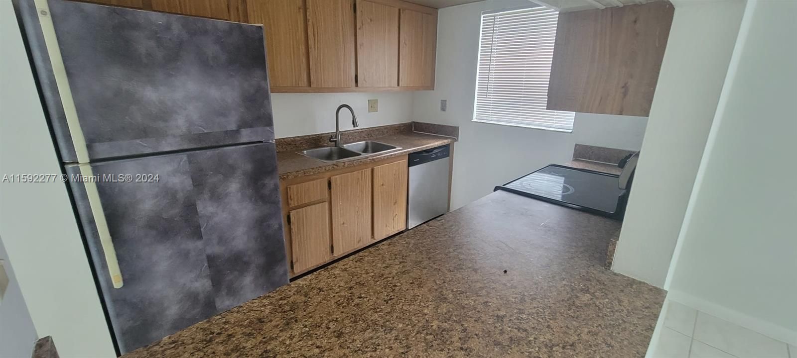 Recently Rented: $1,550 (1 beds, 1 baths, 775 Square Feet)