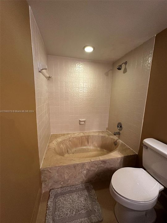 For Sale: $220,000 (1 beds, 2 baths, 1308 Square Feet)