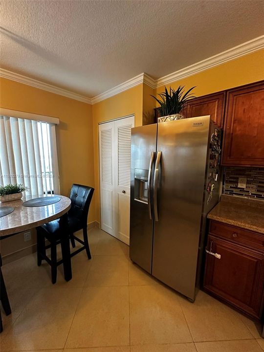 For Sale: $220,000 (1 beds, 2 baths, 1308 Square Feet)