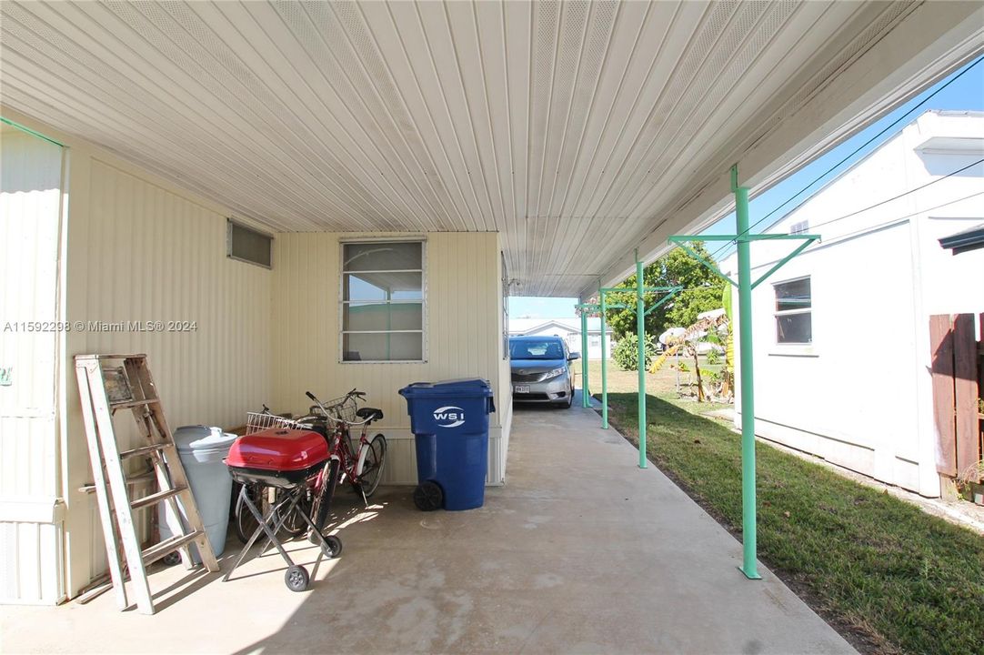 Active With Contract: $159,000 (3 beds, 1 baths, 980 Square Feet)