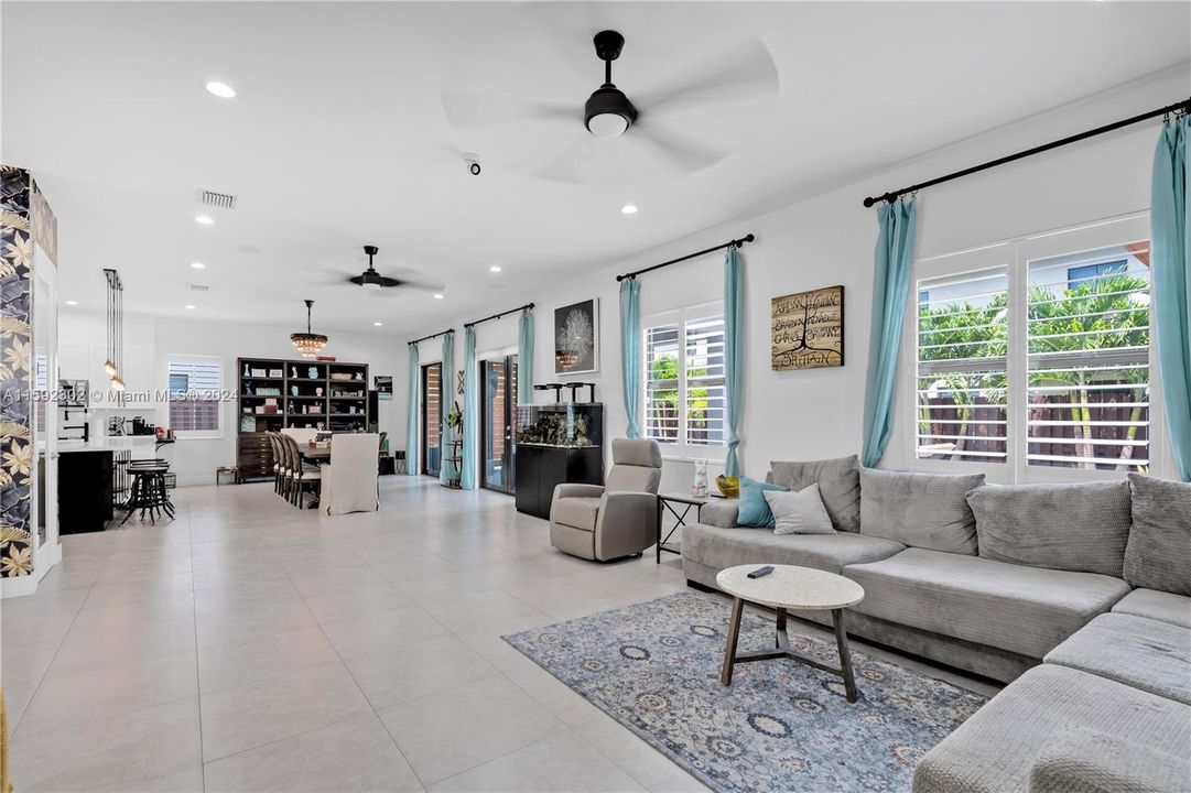 Active With Contract: $1,065,000 (4 beds, 5 baths, 3459 Square Feet)