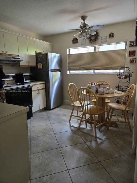 For Rent: $2,200 (2 beds, 2 baths, 1150 Square Feet)