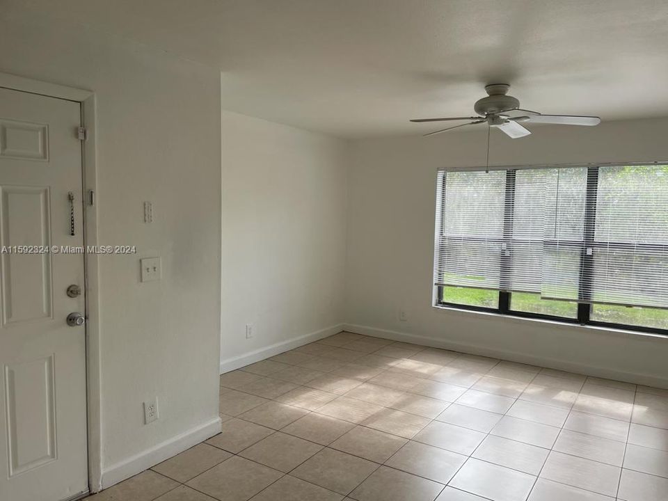 For Sale: $201,000 (1 beds, 1 baths, 595 Square Feet)