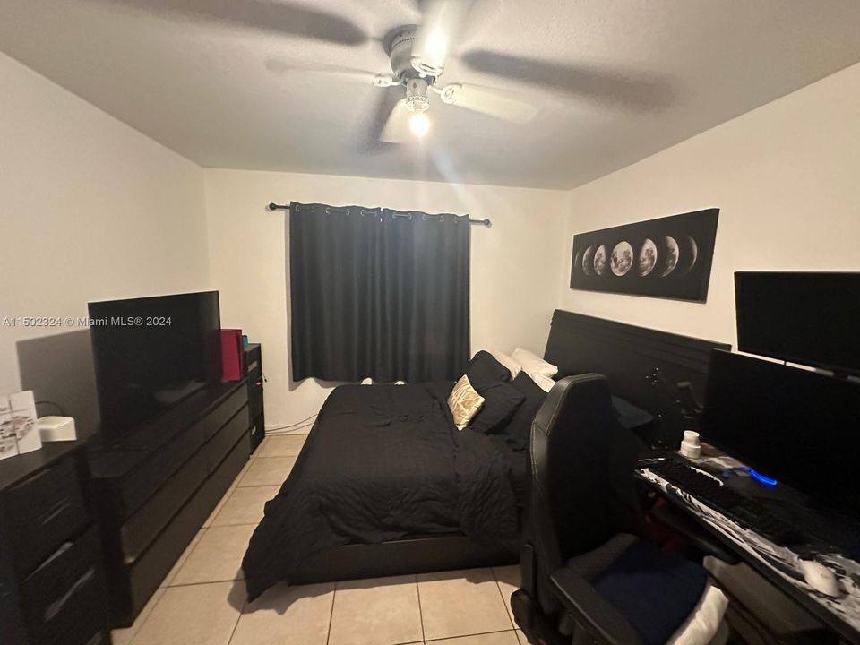 For Sale: $201,000 (1 beds, 1 baths, 595 Square Feet)