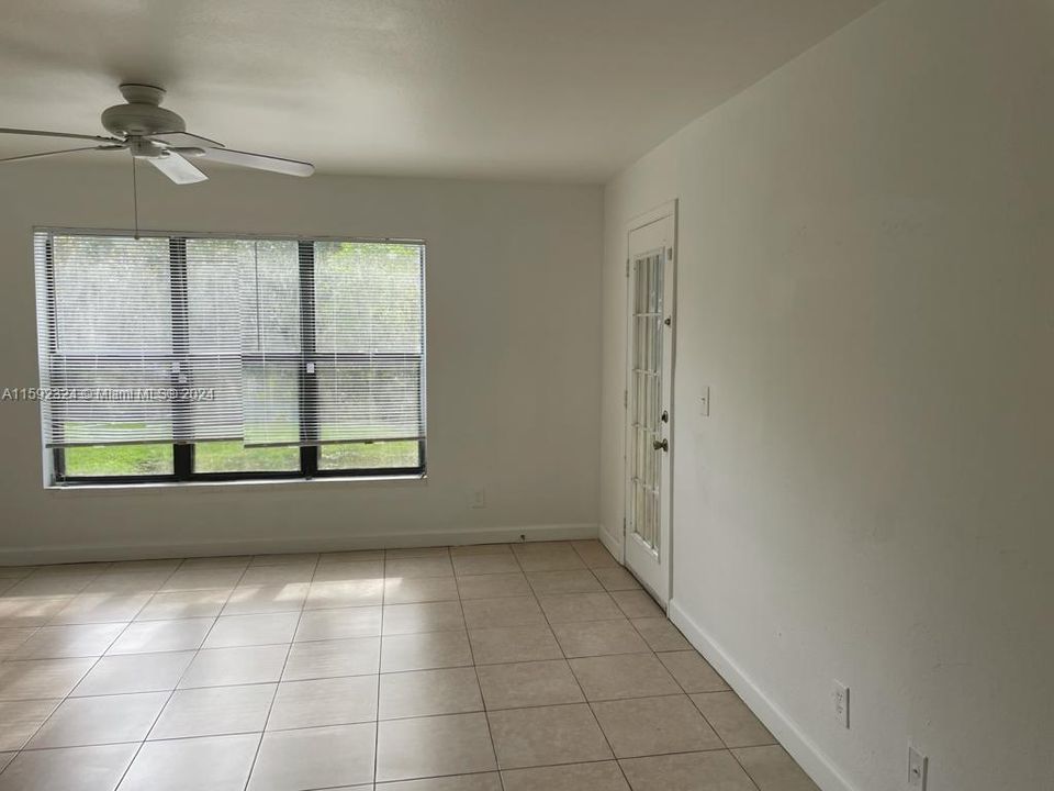 For Sale: $201,000 (1 beds, 1 baths, 595 Square Feet)