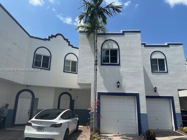Active With Contract: $3,100 (3 beds, 2 baths, 1907 Square Feet)