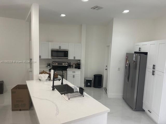 Active With Contract: $3,100 (3 beds, 2 baths, 1907 Square Feet)