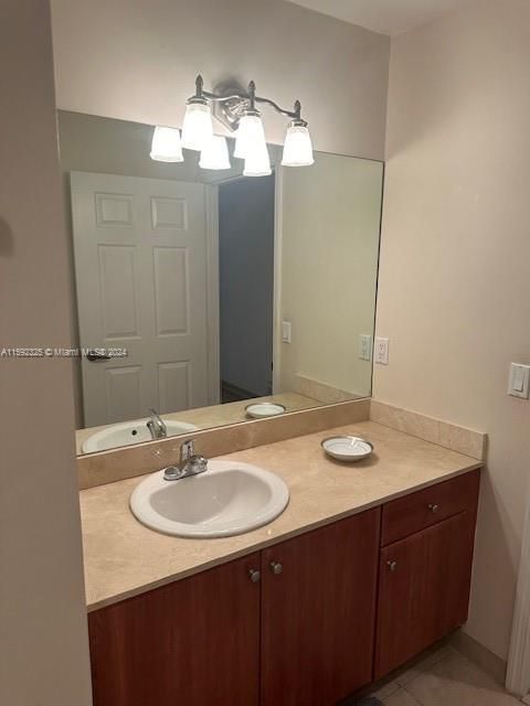 Active With Contract: $3,100 (3 beds, 2 baths, 1907 Square Feet)