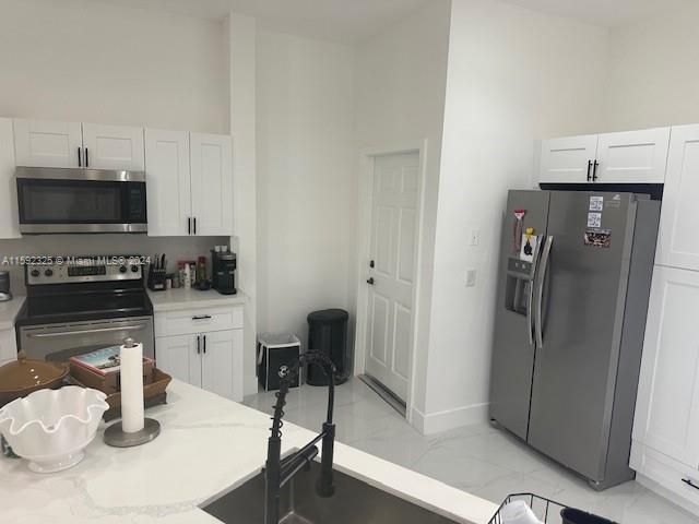 Active With Contract: $3,100 (3 beds, 2 baths, 1907 Square Feet)