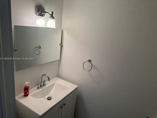 For Rent: $3,100 (3 beds, 2 baths, 1907 Square Feet)