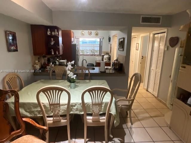 For Sale: $248,500 (2 beds, 1 baths, 914 Square Feet)