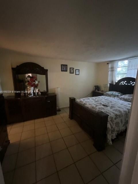 For Sale: $248,500 (2 beds, 1 baths, 914 Square Feet)