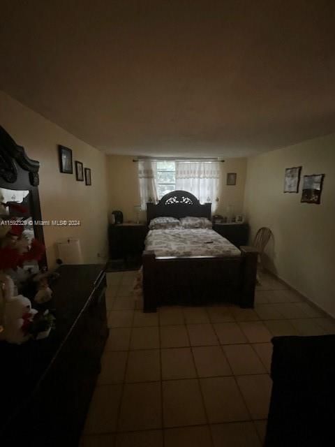 For Sale: $248,500 (2 beds, 1 baths, 914 Square Feet)