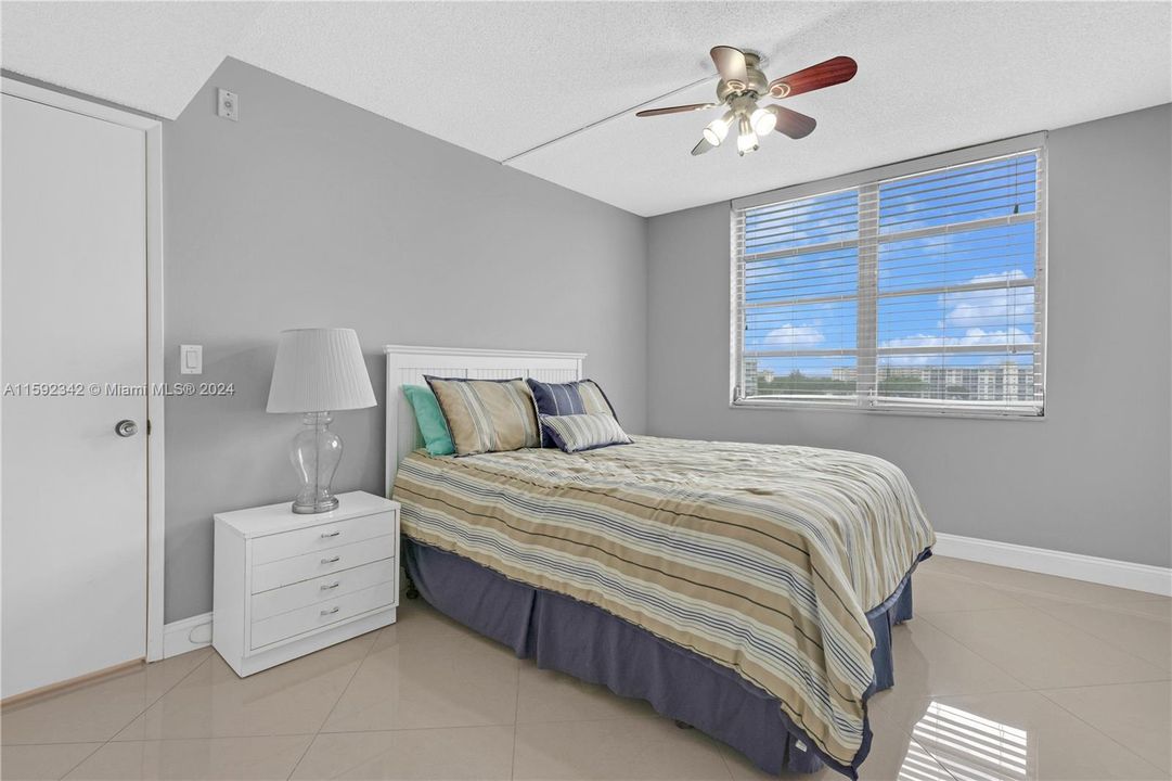 For Sale: $359,000 (3 beds, 2 baths, 1390 Square Feet)
