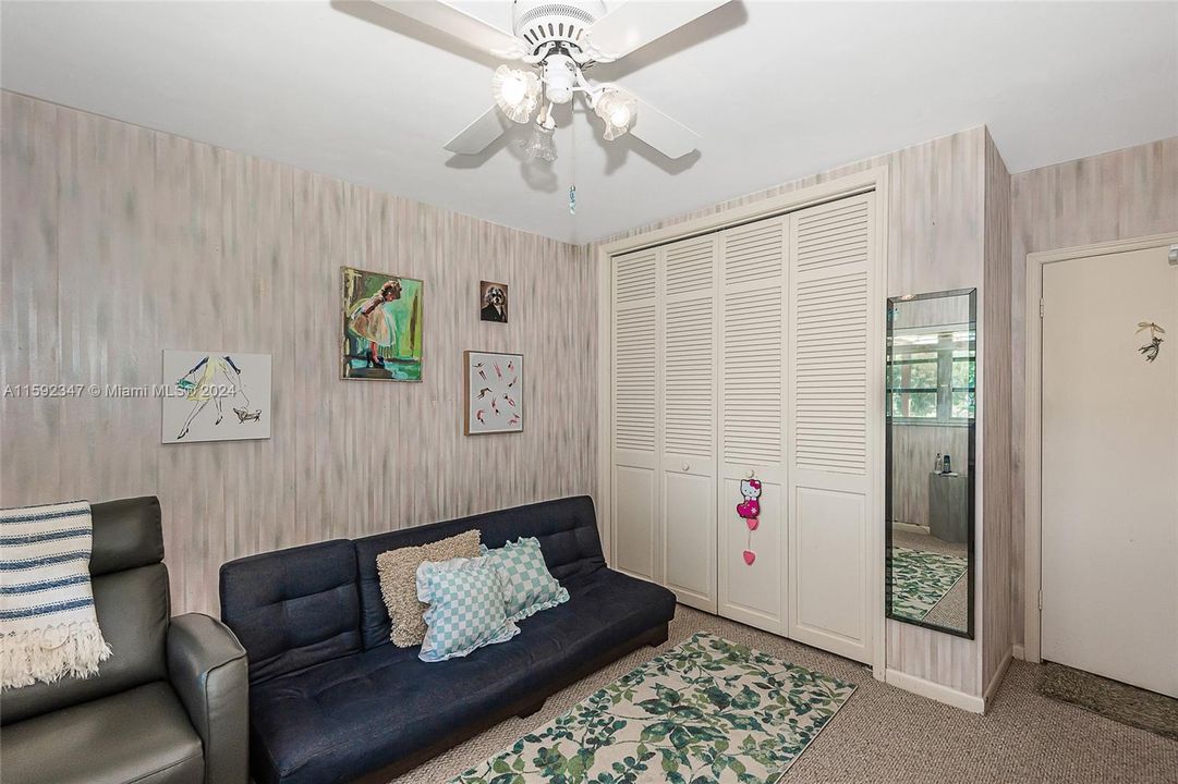 Active With Contract: $1,040,000 (3 beds, 2 baths, 1733 Square Feet)