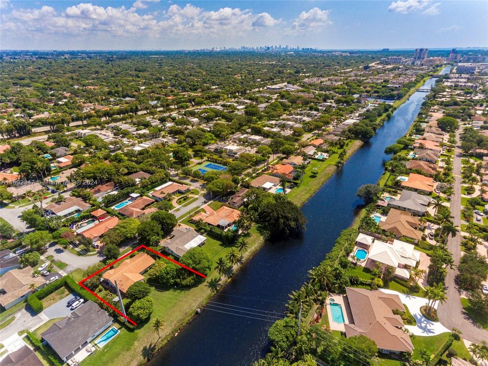 Active With Contract: $1,040,000 (3 beds, 2 baths, 1733 Square Feet)