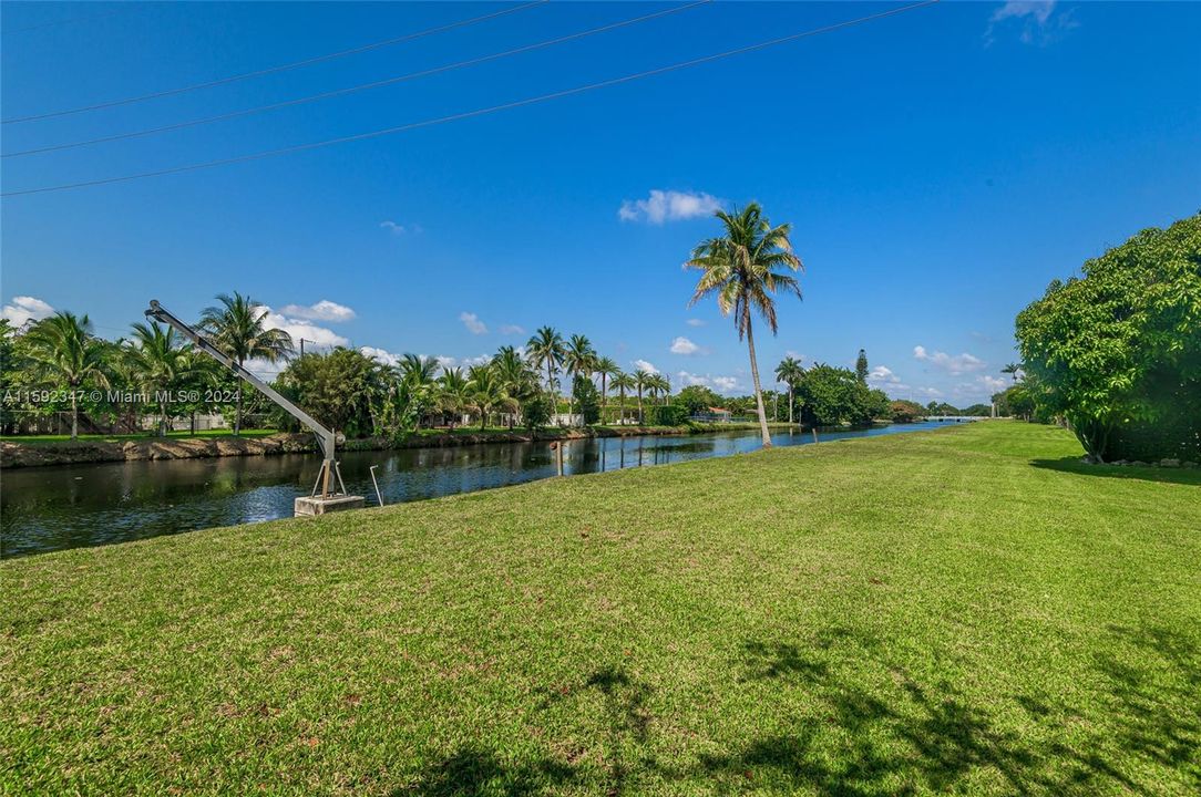 Active With Contract: $1,040,000 (3 beds, 2 baths, 1733 Square Feet)