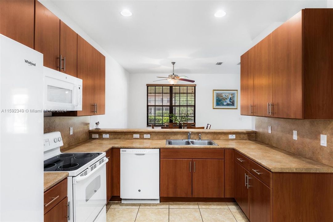 Vendido Recientemente: $449,500 (3 camas, 2 baños, 1922 Pies cuadrados)