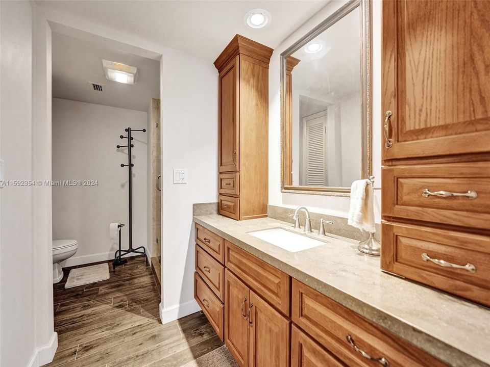 For Sale: $419,900 (2 beds, 2 baths, 1240 Square Feet)