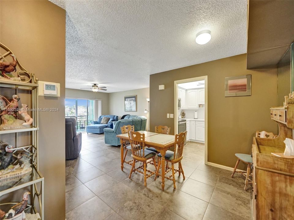 For Sale: $419,900 (2 beds, 2 baths, 1240 Square Feet)