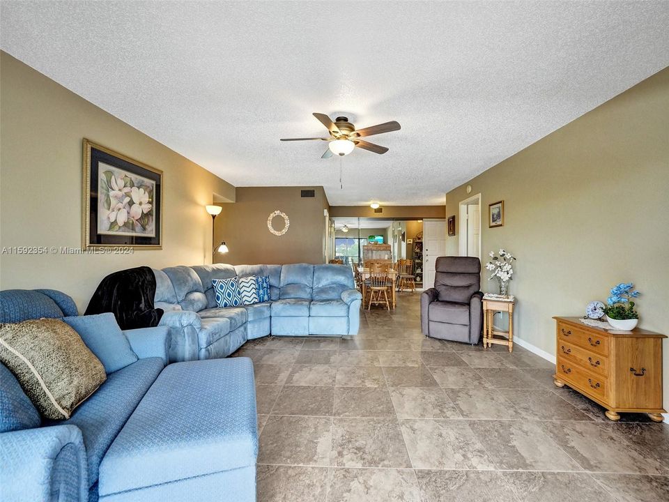 For Sale: $419,900 (2 beds, 2 baths, 1240 Square Feet)