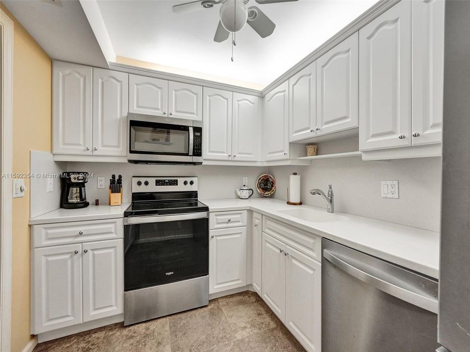 For Sale: $419,900 (2 beds, 2 baths, 1240 Square Feet)