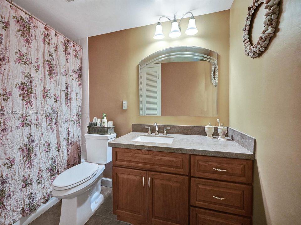 For Sale: $419,900 (2 beds, 2 baths, 1240 Square Feet)