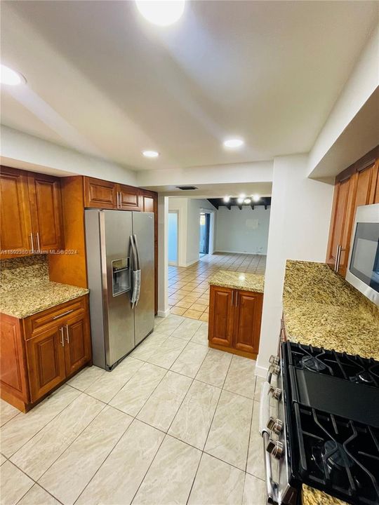 Active With Contract: $3,100 (3 beds, 2 baths, 1378 Square Feet)