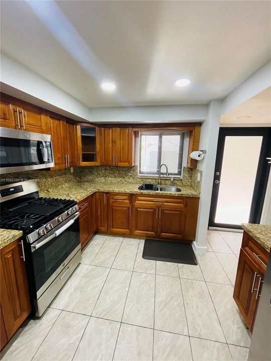 Active With Contract: $3,100 (3 beds, 2 baths, 1378 Square Feet)